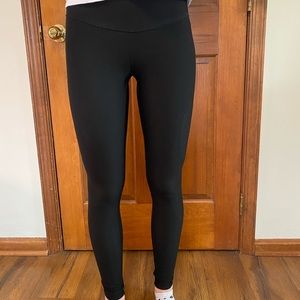 BRAND NEW LULULEMON LEGGINGS HIGH RISE BLACK SIZE 2